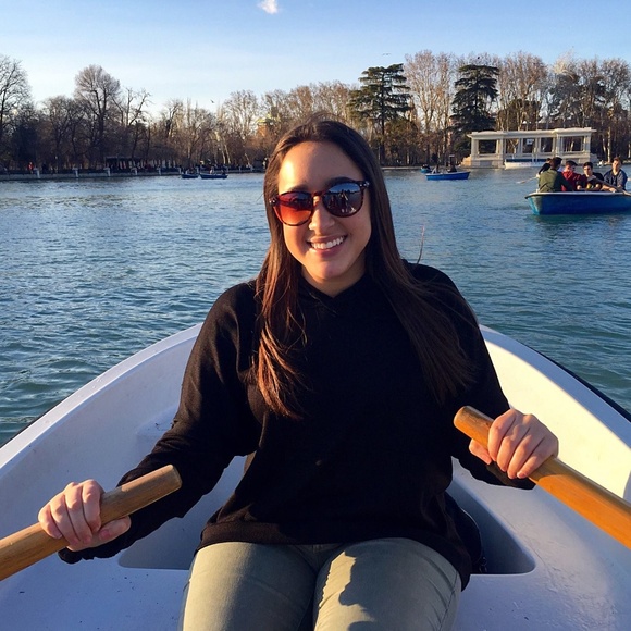 Meet your Posher, Amanda - Picture 5 of 5